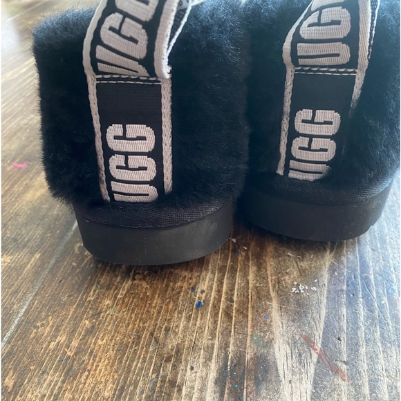 UGG black faux fur sugar sole slippers!🖤😎🖤hard to find but here they are!!! - Picture 3 of 10